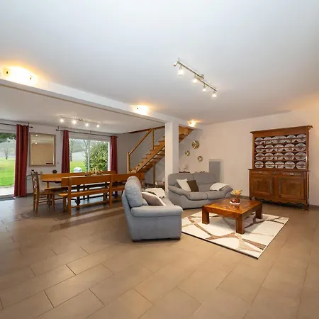 Holiday home Maison Chelona Peinte Par Chelona'loc Saint-Ciers-du-Taillon