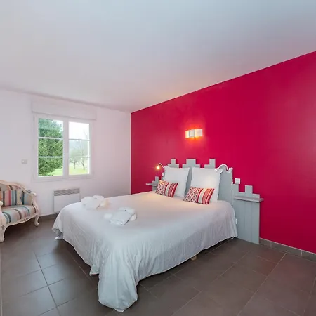 Holiday home Maison Chelona Peinte Par Chelona'loc *